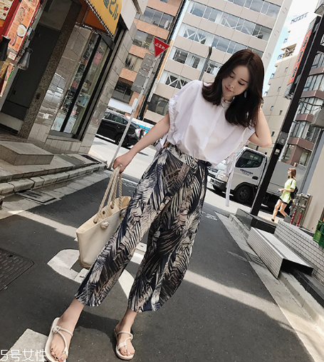 印花單品怎么搭配？感受春夏的浪漫情緣