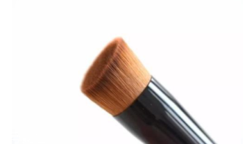 化妝刷買什么材質(zhì)的好？眼影刷用動(dòng)物毛更好