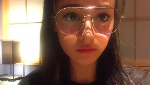 戴眼鏡怎么化妝好看？這么化妝比戴美瞳還美貌