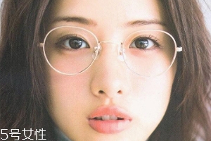 戴眼鏡怎么化妝好看？這么化妝比戴美瞳還美貌