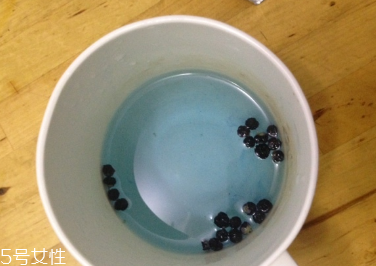 黑枸杞能和菊花一起泡嗎？這個搭配沒毛病
