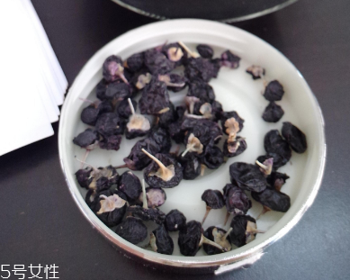 黑枸杞能和菊花一起泡嗎？這個搭配沒毛病
