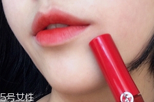 阿瑪尼405和雅詩蘭黛333哪個好？333誰涂誰好看