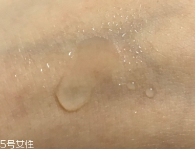 純露可以當(dāng)噴霧嗎？隨時為你補(bǔ)充水分