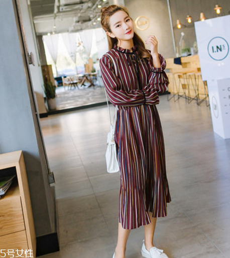 豎條紋衣服怎么搭配？顯瘦顯高不在話下