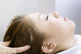 頭發(fā)干燥用什么護(hù)發(fā)素？滋潤(rùn)保濕型