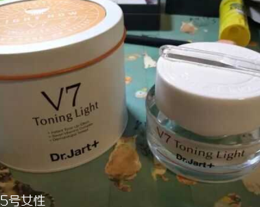 面霜和素顏霜可以同時用嗎？面霜用量不要太多