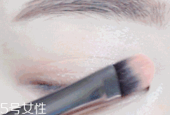 夏天化妝怎么樣不脫妝？8個(gè)小技巧讓你做清爽女神