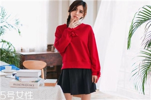 春天穿什么樣的衛(wèi)衣好看？春日百變衛(wèi)衣穿搭