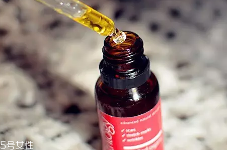 玫瑰果油怎么涂效果最好？搓熱再用加速吸收