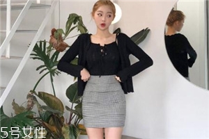 包臀短裙配什么上衣？撩人不止一點(diǎn)點(diǎn)