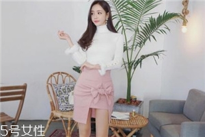 粉色短裙配什么鞋子？少女感爆棚穿搭