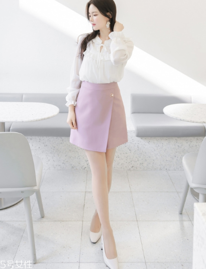 粉色短裙配什么鞋子？少女感爆棚穿搭