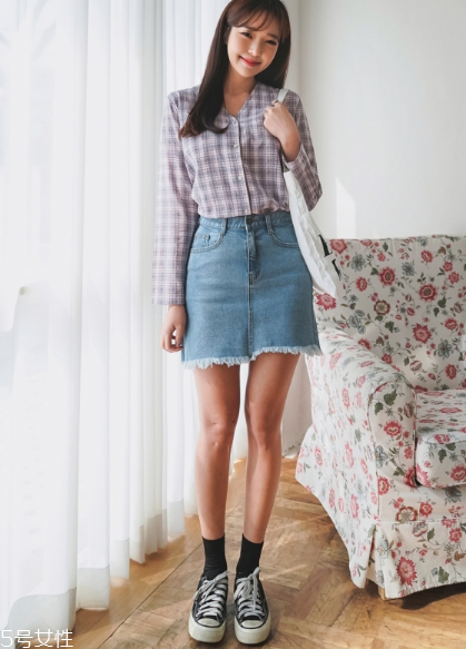 牛仔短裙搭配什么鞋？瞬間變身萌萌少女