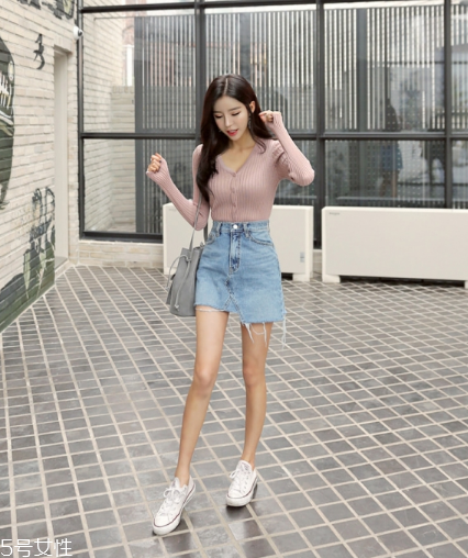 牛仔短裙搭配什么鞋？瞬間變身萌萌少女
