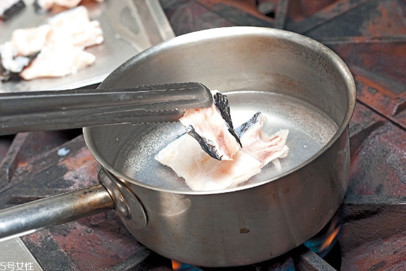 冷凍魚(yú)怎么解凍 冷凍的魚(yú)快速解凍方法