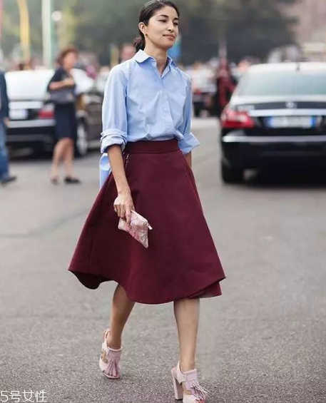 春天穿什么顏色衣服顯白？不要總是黑白灰
