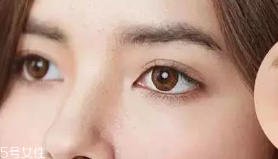 棕色眼影配什么口紅？任何唇色都可以
