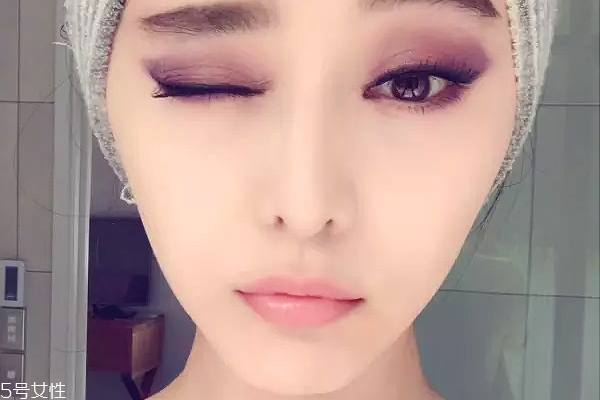 紫色眼影配什么口紅？配少女粉堪稱完美