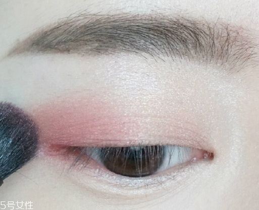 桃花妝用什么眼影好？3重色彩打造迷人眼妝