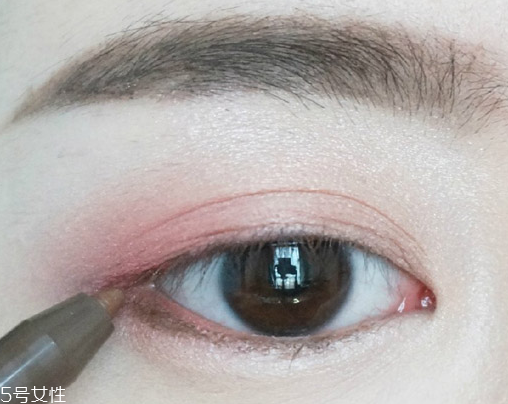 桃花妝用什么眼影好？3重色彩打造迷人眼妝