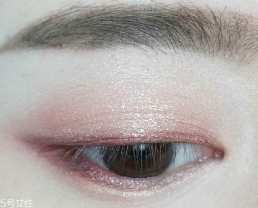 桃花妝用什么眼影好？3重色彩打造迷人眼妝