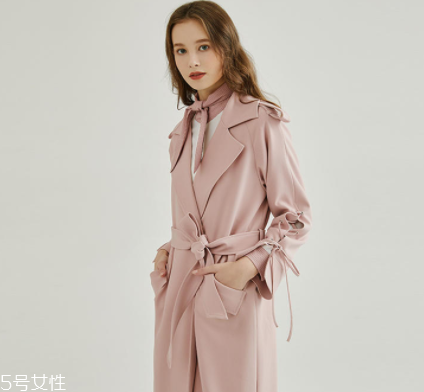 如何挑選風(fēng)衣？這些款式穿10年不過時(shí)