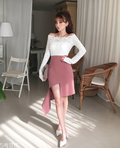 白色蕾絲上衣怎么搭配？女人味盡顯