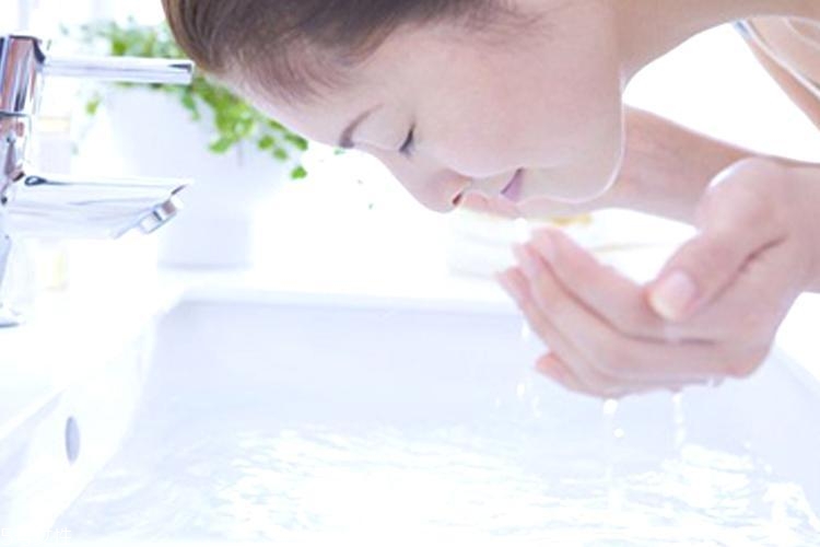 為什么油皮會變成干皮？三個油皮護膚誤區(qū)