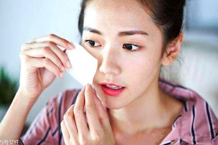為什么油皮會變成干皮？三個油皮護膚誤區(qū)