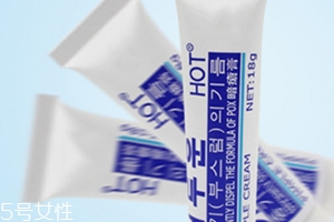 阿達帕林凝膠含激素嗎？