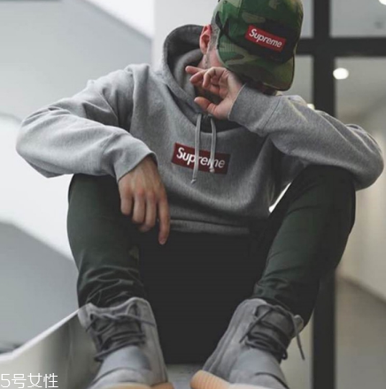 supreme衛(wèi)衣正品多少錢？全球哄搶的品牌
