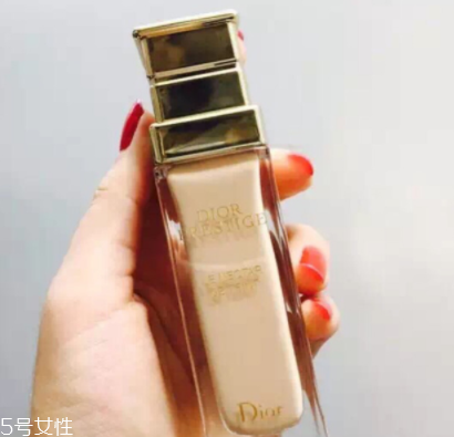 迪奧花蜜粉底液好用嗎？霧面美顏效果