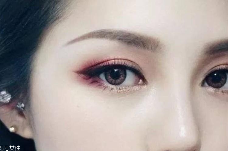 什么顏色的眼影顯白？這三種色號誰涂誰白