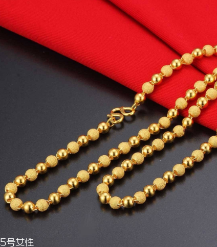 泡溫泉可以戴金項(xiàng)鏈嗎？泡溫泉最好別佩戴飾品