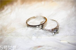 婚戒可以戴右手嗎？沒有明確的規(guī)定