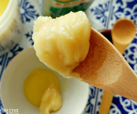 蜂王漿是什么味道？辣味跟酸味