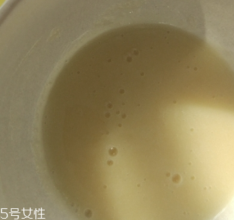 蜂王漿是什么味道？辣味跟酸味