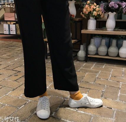 帆布鞋的白邊怎么刷才能白？白邊發(fā)黃這樣洗