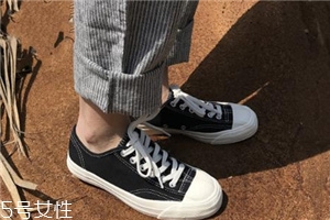 帆布鞋和板鞋有什么區(qū)別？帆布鞋板鞋大對比