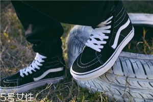 帆布鞋鞋幫發(fā)黃怎么辦？帆布鞋鞋幫要仔細清洗
