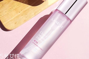 肌底液和爽膚水先用哪個(gè)？肌底液用在水之后
