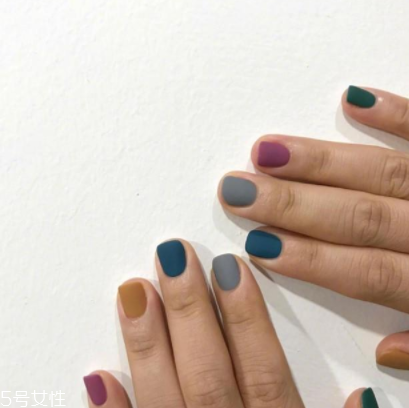 涂一次指甲油多久卸掉？最好是半個月卸掉