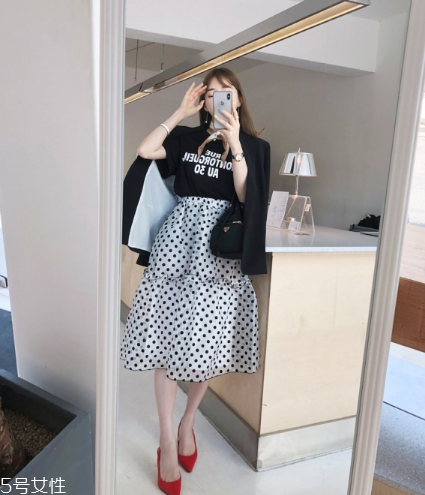 西裝配什么裙子好看？讓你美到挪不開眼
