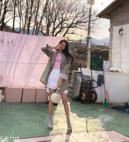 西裝配什么裙子好看？讓你美到挪不開眼
