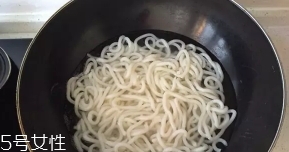 袋裝烏冬面怎么做好吃？地道日式烏冬面做法