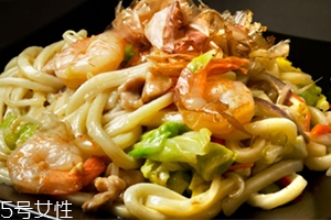 袋裝烏冬面怎么做好吃？地道日式烏冬面做法