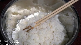 蟹籽壽司是真蟹籽嗎？認真你就輸了