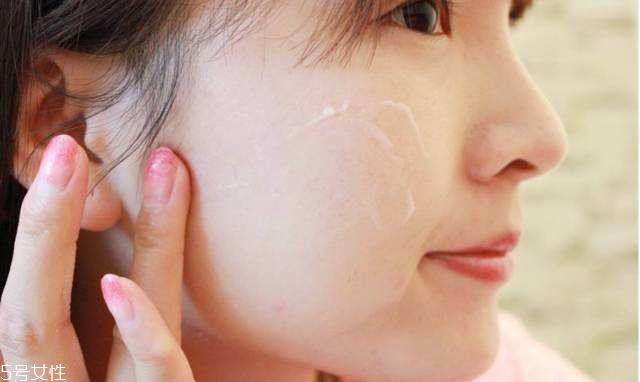 夏天油皮不能敷哪種面膜？這三種面膜越敷越油
