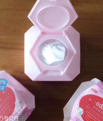 用完卸妝巾還用洗臉么？不洗凈會(huì)刺激皮膚